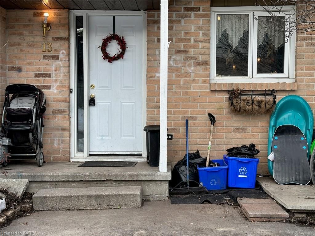 13 Coventry Crescent, Kingston