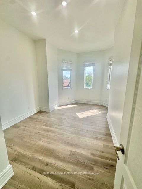 206 Carlton Street 301, Toronto C08