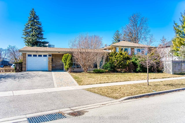 28 Kingslake Road Lower, Toronto C15