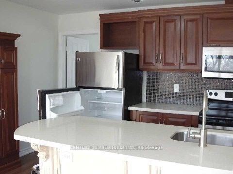 59 Garthdale Court Upper, Toronto C06