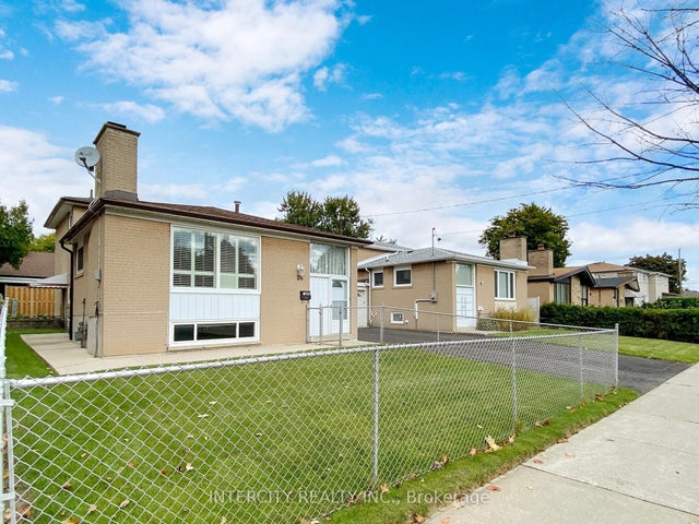 26 Donnalyn Drive, Toronto C07