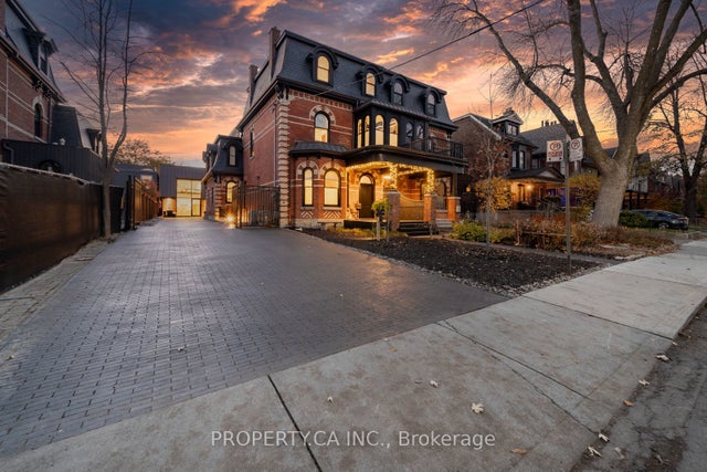 38 Beaconsfield Avenue Main House, Toronto C01