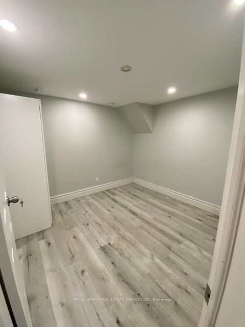 206 Carlton Street B104, Toronto C08