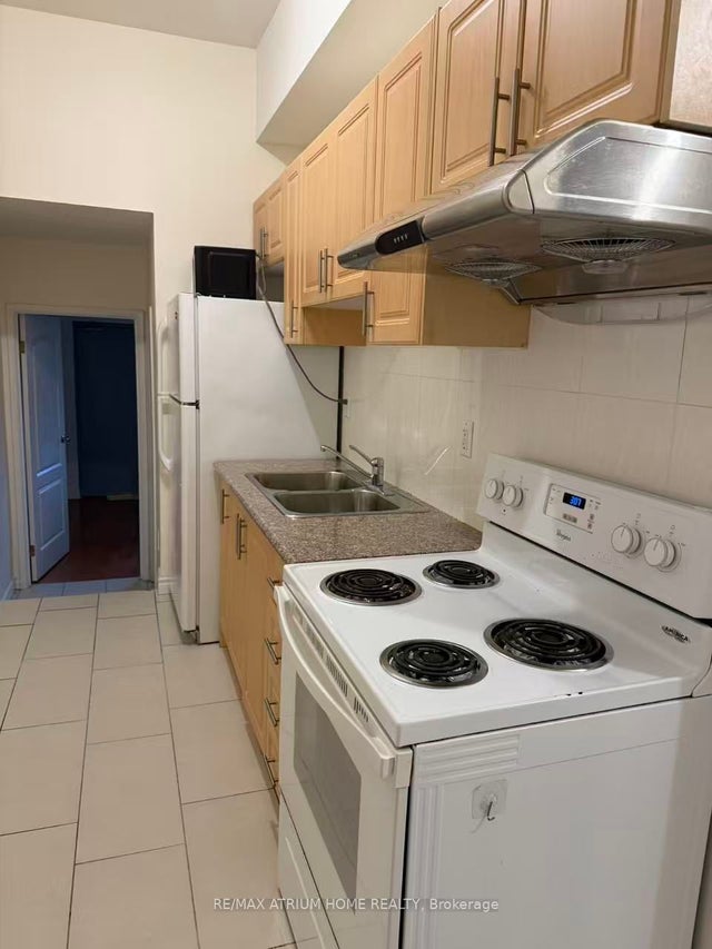 413 Spadina Avenue 201, Toronto C01