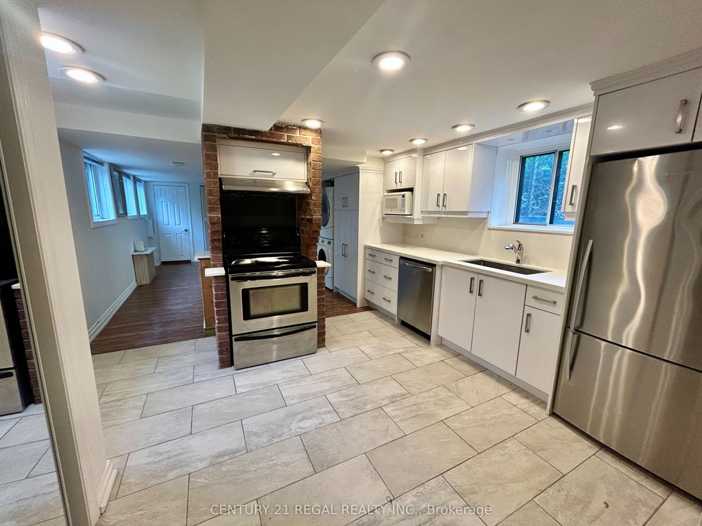 394 Summerhill Avenue Lower, Toronto C09