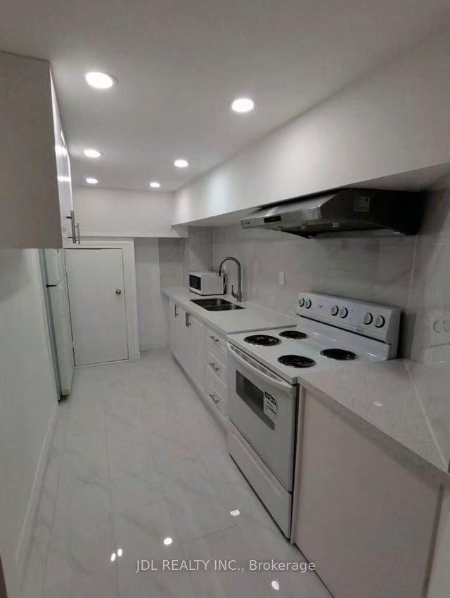 10 Apache Trail Trail Basement, Toronto C15