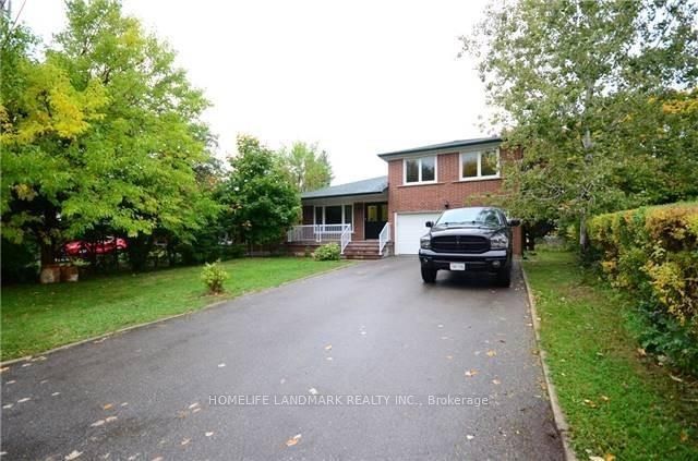 55 Waddington Crescent, Toronto C15