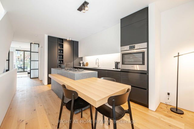 259 Lisgar Street, Toronto C01