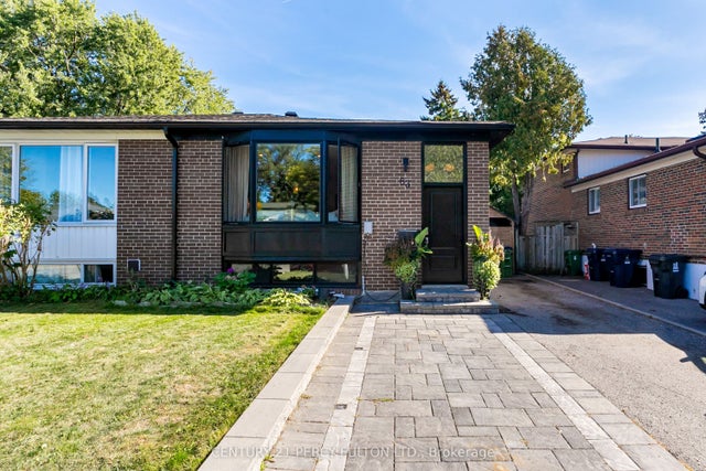83 Cairnside Crescent, Toronto C15