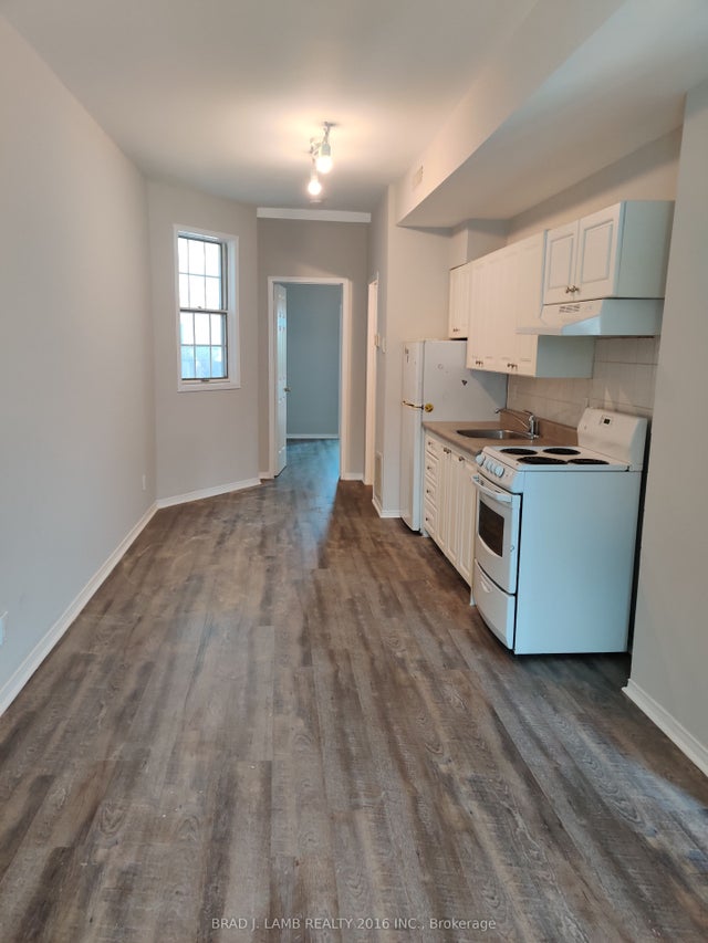 550 Dupont Street Main, Toronto C02