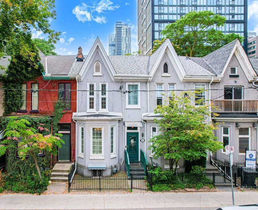 141 Gerrard Street E, Toronto C08