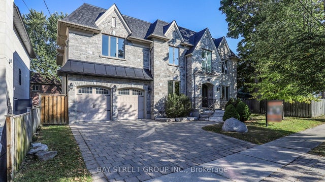 112 Centre Avenue, Toronto C14