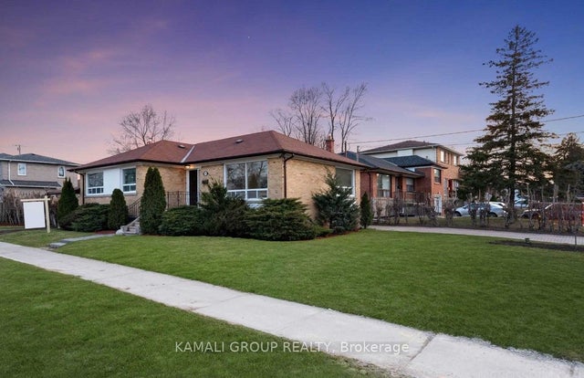 169 Brighton Avenue Bsmt 2, Toronto C06