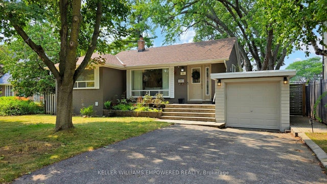 30 Paperbirch Drive, Toronto C13