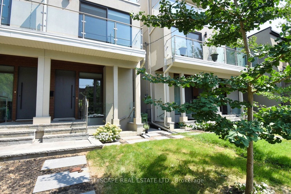 703 Markham Street B, Toronto C02