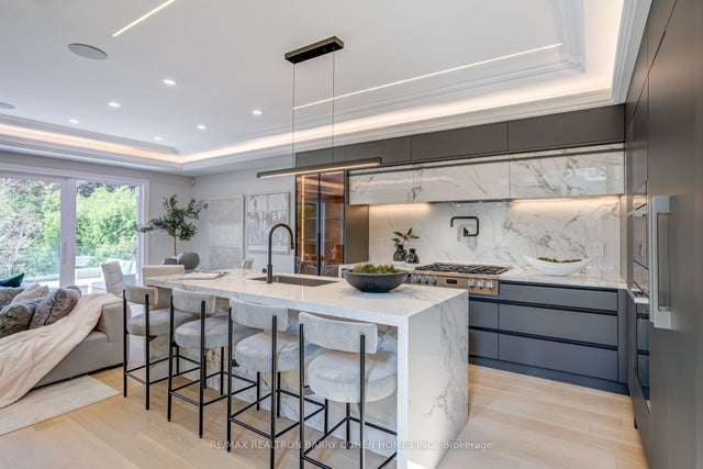 594 Broadway Avenue, Toronto C11