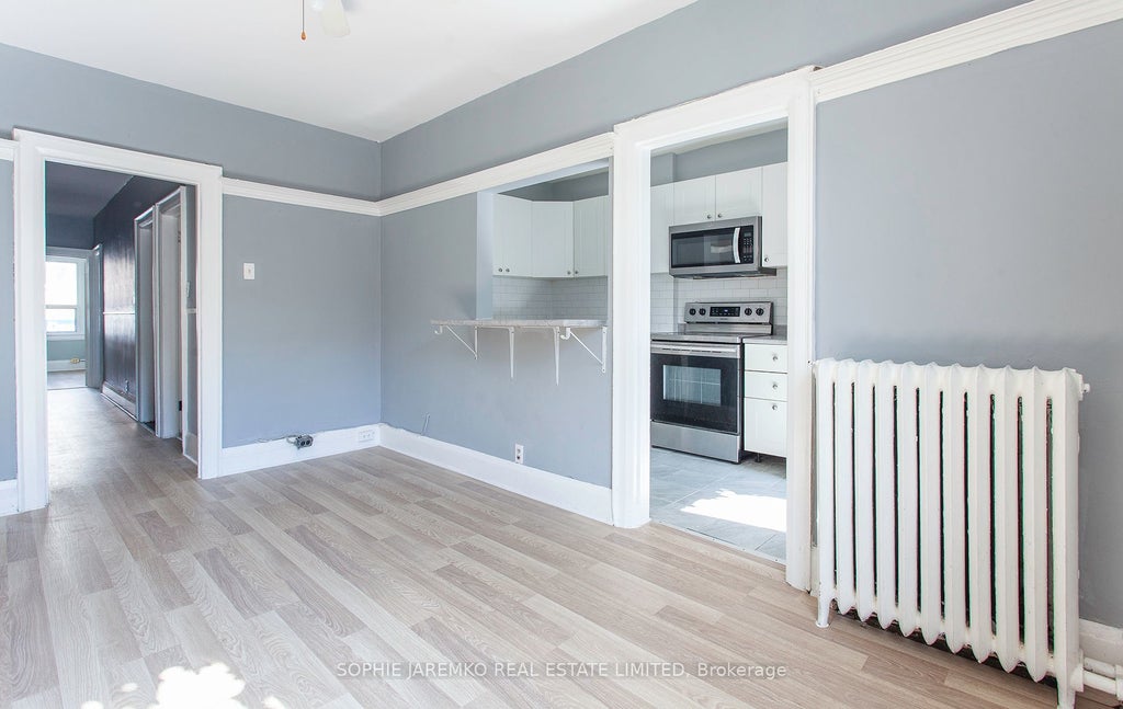 971a Bloor Street W, Toronto C01