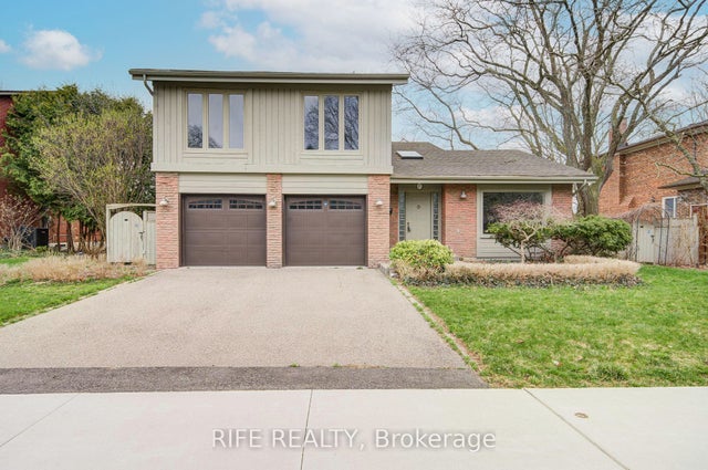 17 Bramble Drive, Toronto C13