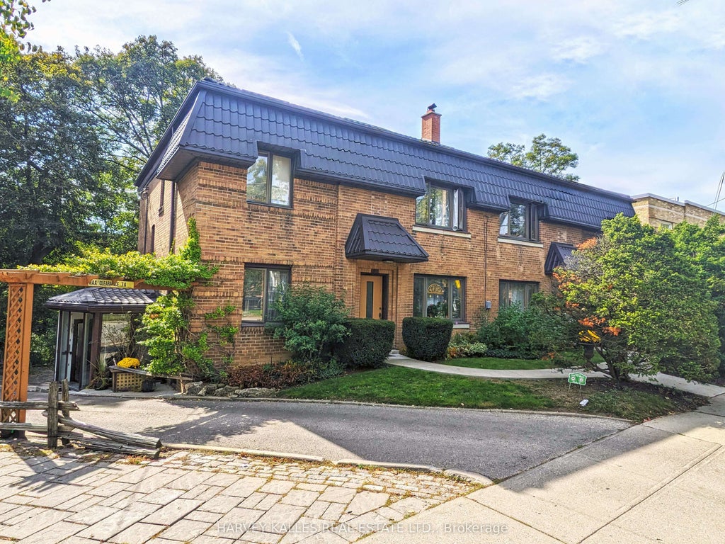 95 Chatsworth Drive Upper, Toronto C04