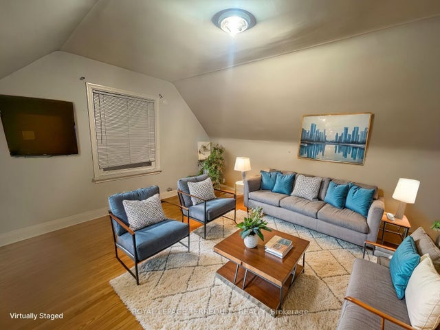 127 Sheppard Avenue W Top Floor, Toronto C07