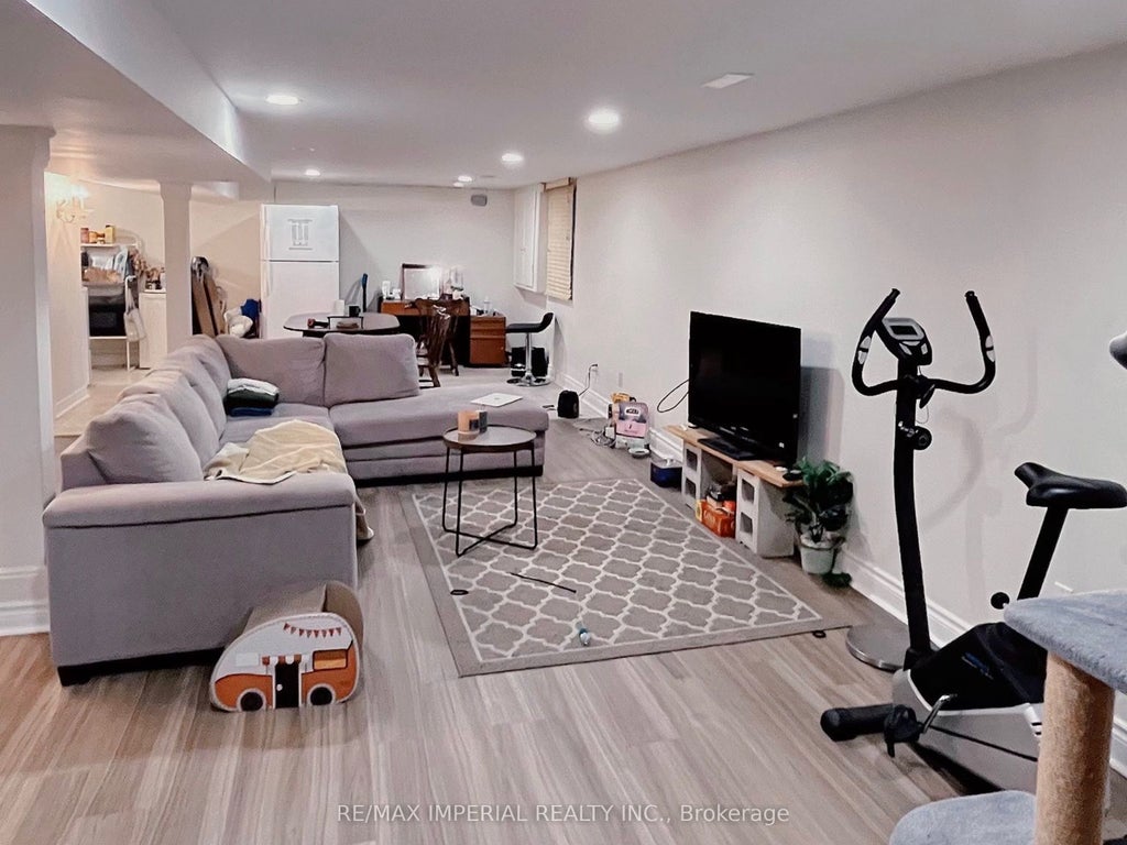 119 Wedgewood Drive Bsmt, Toronto C14