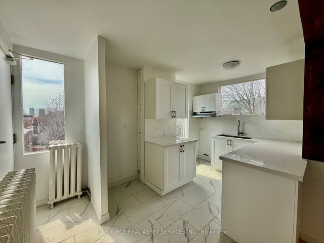 2 Bellwoods Pk N/a #3 Top, Toronto C01