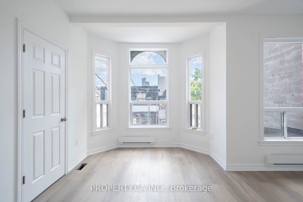 196 Augusta Avenue 2nd/3rd Flr, Toronto C01