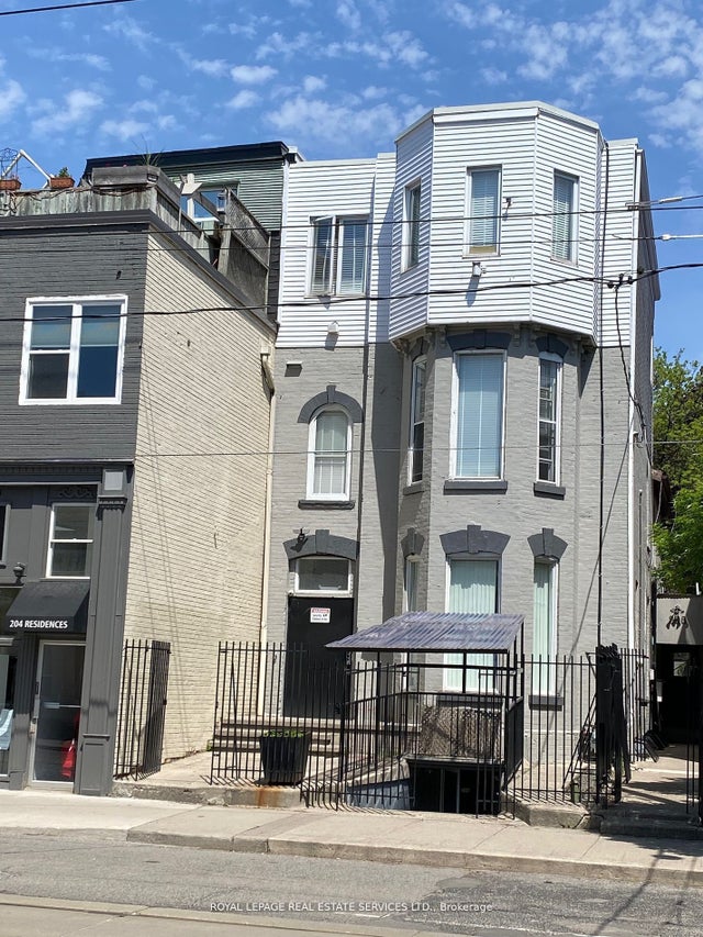 206 Carlton Street 104, Toronto C08