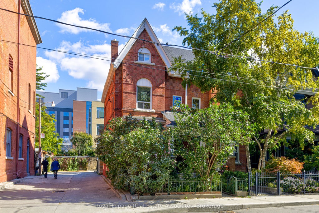 101 Dovercourt Road, Toronto C01