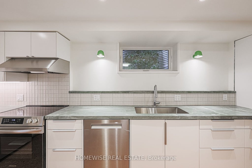 83 Clinton Street, Toronto C01