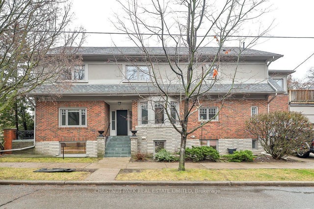 62 Inglewood Drive Main, Toronto C09