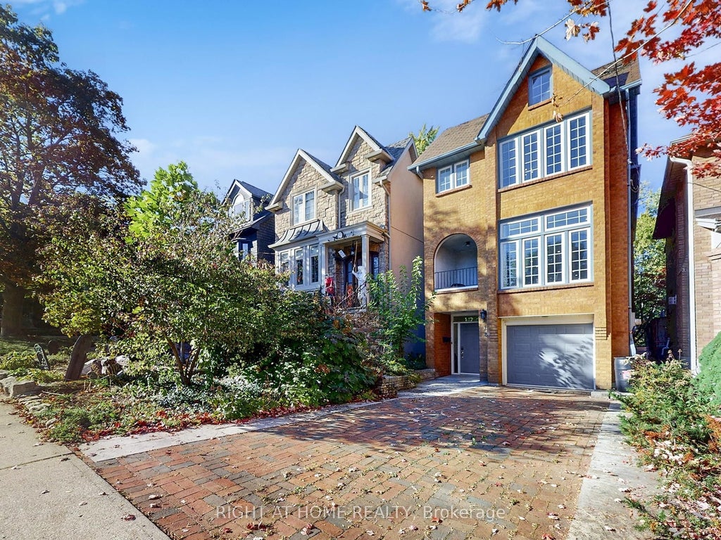 218 Erskine Avenue, Toronto C10