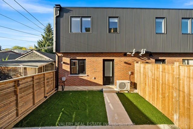 86 Argyle Street Laneway, Toronto C01