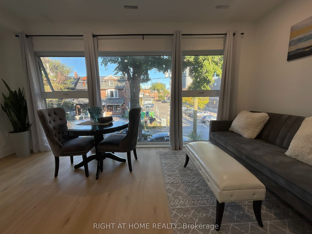 674 Manning Avenue Second Floor, Toronto C02