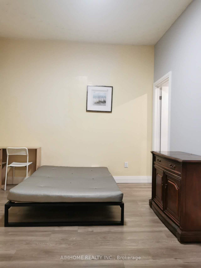 44 Robinson Street Mfl 1br, Toronto C01