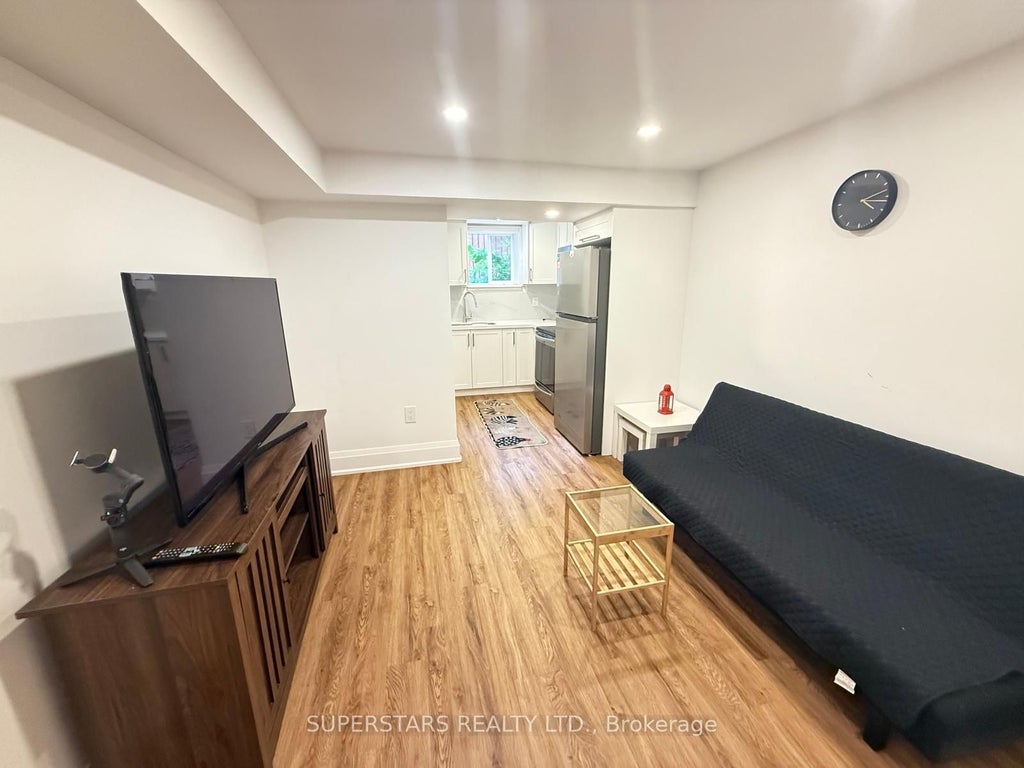 55 Rockford Road N, Toronto C07