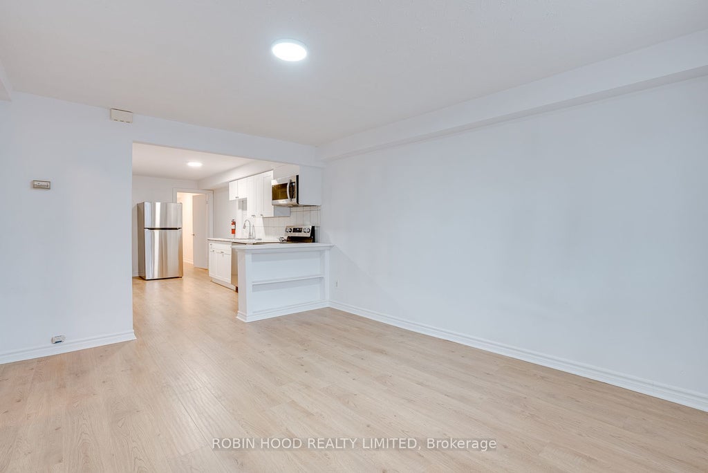 104 Gloucester Grove Ph1, Toronto C03