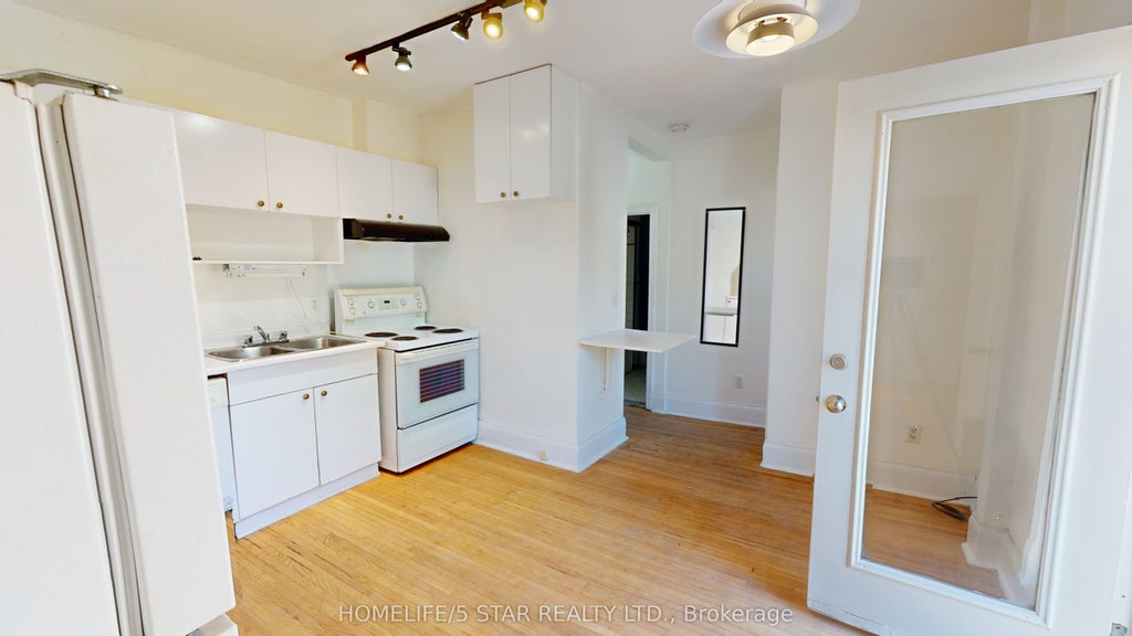 169 Harbord Street 2b, Toronto C01