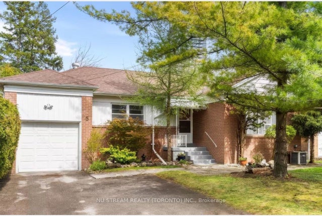 5 Basswood Road, Toronto C07