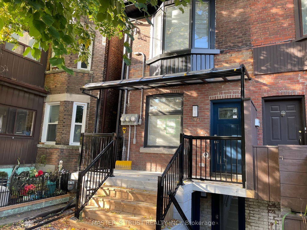 370 Lippincott Street Lower Unit, Toronto C01