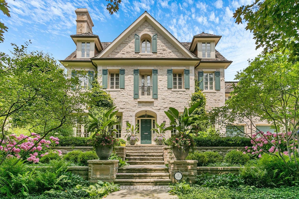 76 Binscarth Road, Toronto C09