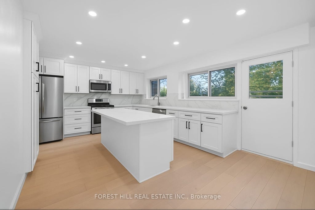 19 Candis Drive Main, Toronto C06