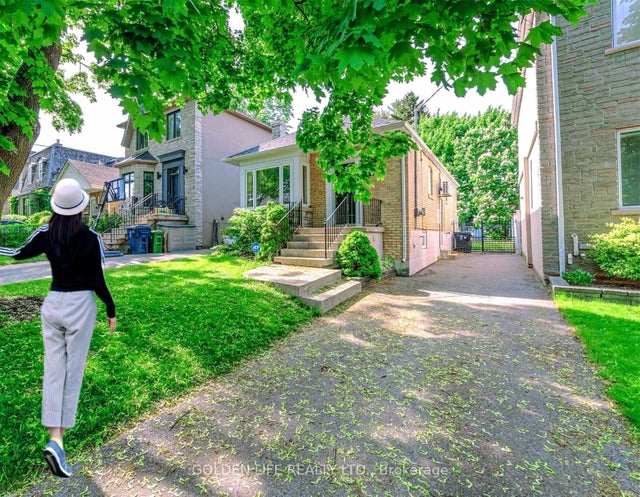 210 Donlea Drive, Toronto C11