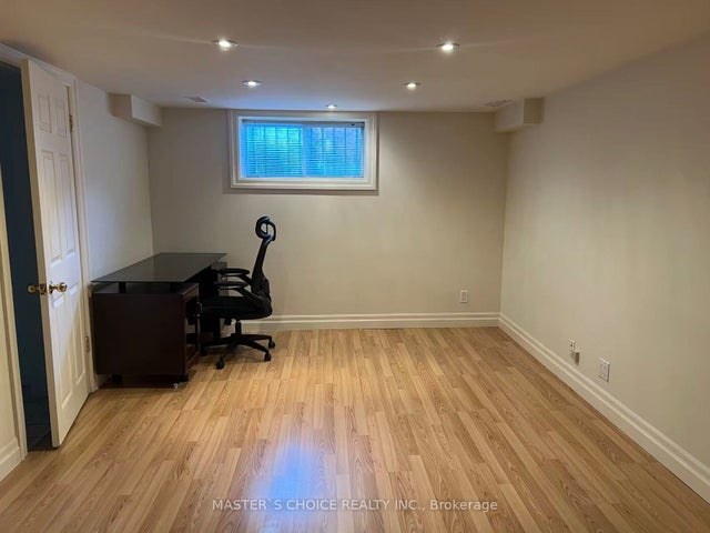 136 Chatsworth Drive, Toronto C04
