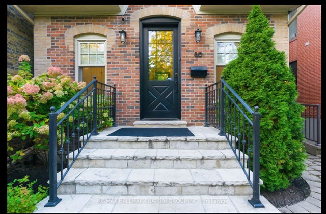 80 Macpherson Avenue, Toronto C02