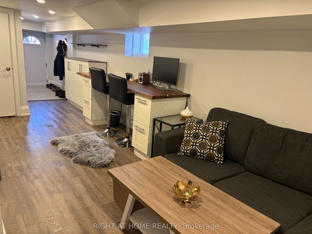 39 Amherst Avenue Lower, Toronto C03