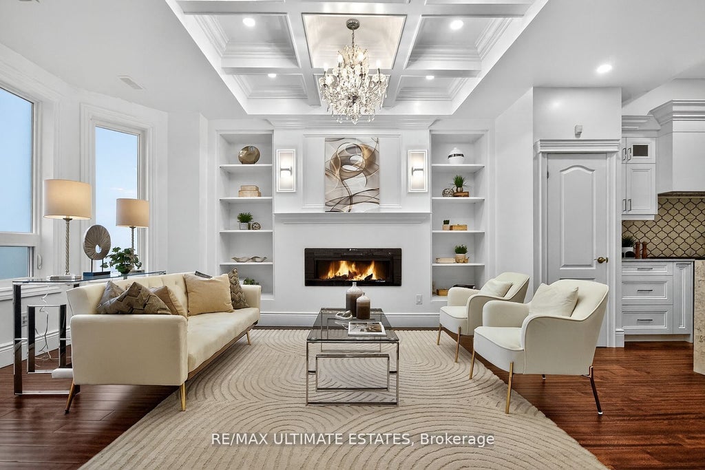 290 Bathurst Street, Toronto C01