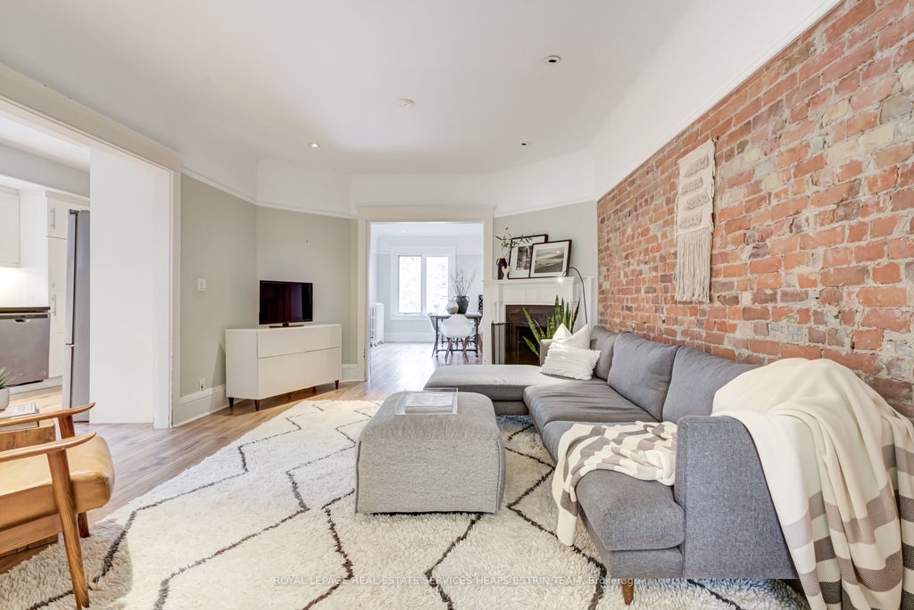 127 Farnham Avenue, Toronto C02