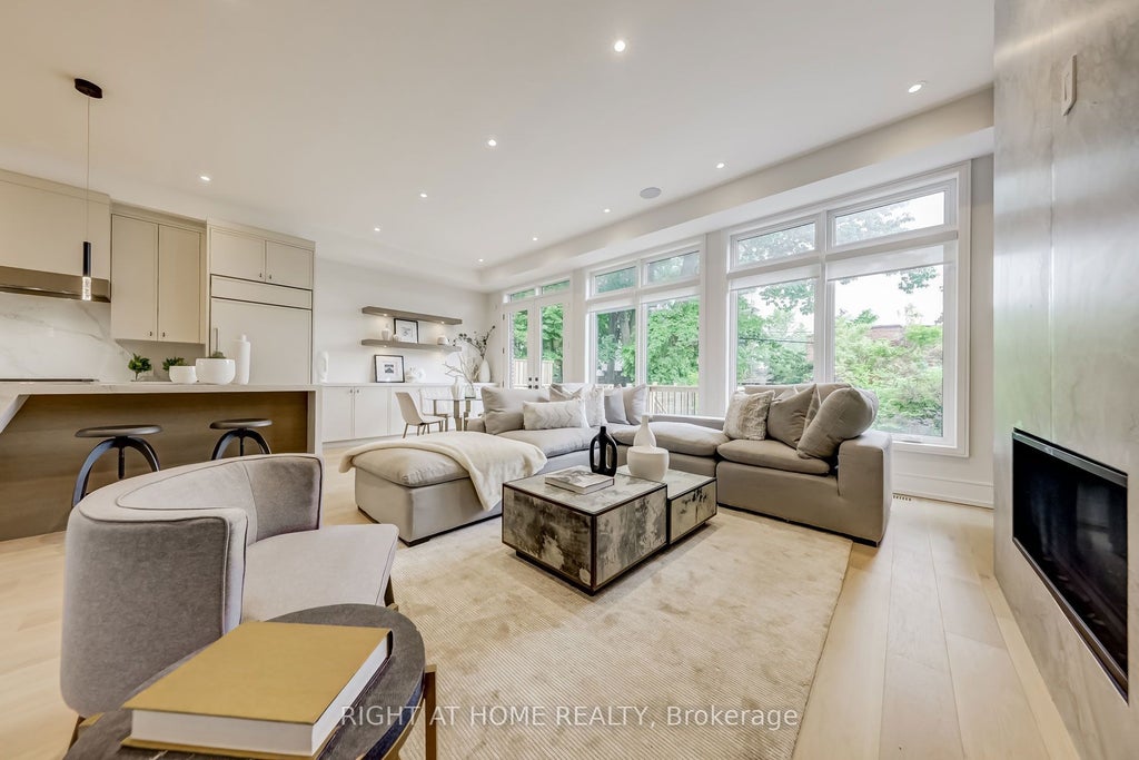 102 Parklea Drive, Toronto C11