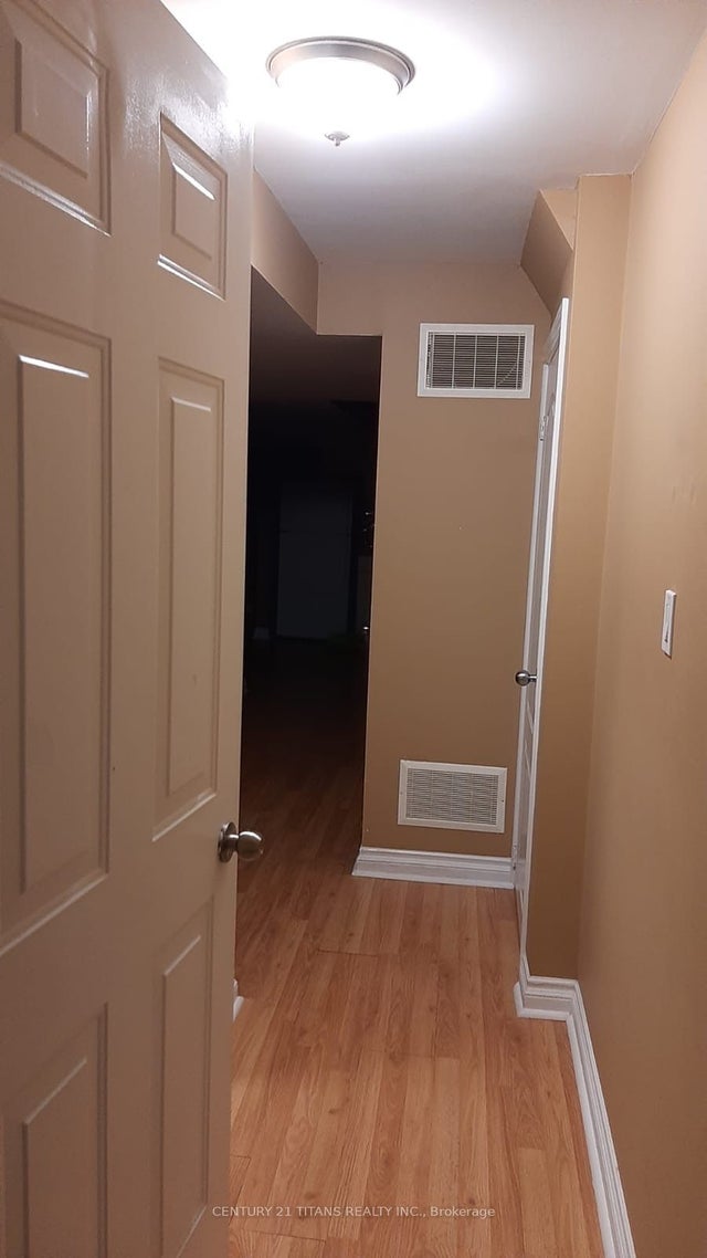 215 Shadow Place, Pickering